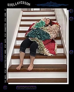 Drew Barrymore feet photo thumbnail