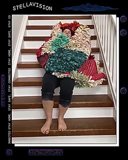 Drew Barrymore feet photo thumbnail
