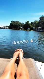 Amanda Saccomanno feet photo thumbnail