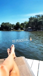 Amanda Saccomanno feet photo thumbnail