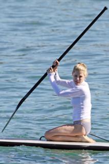 Julie Bowen feet photo thumbnail
