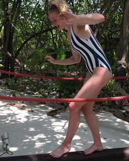 Sophie Turner feet photo thumbnail