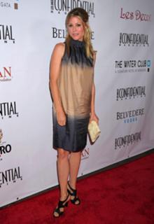 Julie Bowen feet photo thumbnail