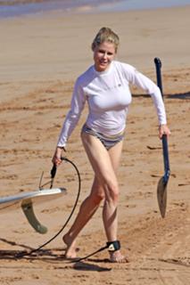 Julie Bowen feet photo thumbnail