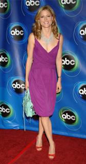 Julie Bowen feet photo thumbnail