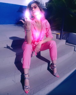 Lívia Andrade feet photo thumbnail