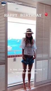 Elle Macpherson feet photo thumbnail