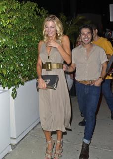 LeAnn Rimes feet photo thumbnail