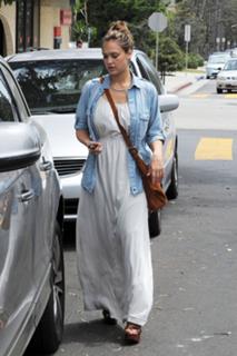 Jessica Alba feet photo thumbnail