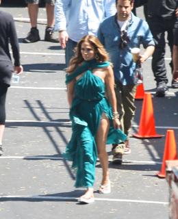 Jennifer Lopez feet photo thumbnail