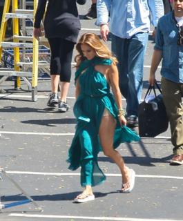 Jennifer Lopez feet photo thumbnail