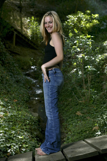 Alicia Silverstone feet photo thumbnail