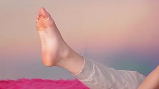 Sofie Dossi feet photo thumbnail