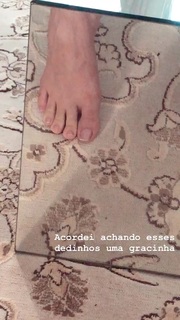 Alaine Crissiê feet photo thumbnail