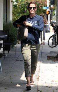 Jennifer Garner feet photo thumbnail
