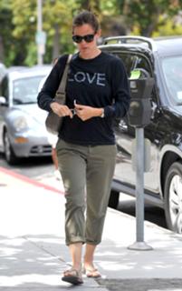 Jennifer Garner feet photo thumbnail