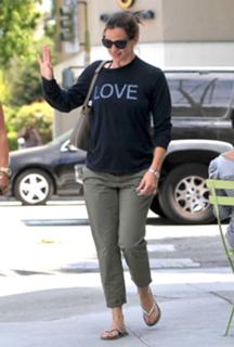 Jennifer Garner feet photo thumbnail