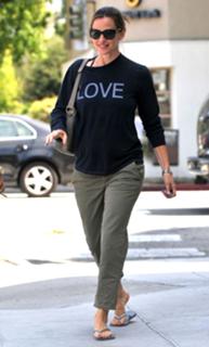 Jennifer Garner feet photo thumbnail