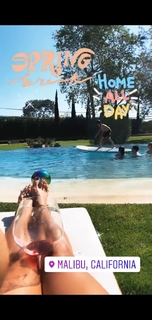 Brooke Burke feet photo thumbnail