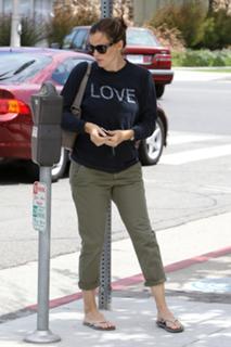 Jennifer Garner feet photo thumbnail