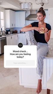 Taylor Hill feet photo thumbnail