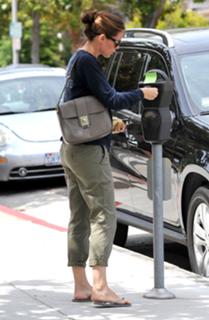 Jennifer Garner feet photo thumbnail