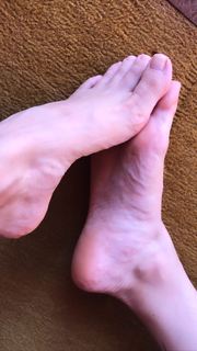 Alaine Crissiê feet photo thumbnail