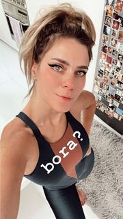 Carolina Dieckmann feet photo thumbnail