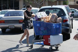 Rachel Bilson feet photo thumbnail