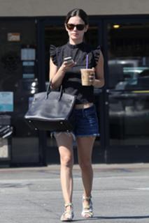 Rachel Bilson feet photo thumbnail