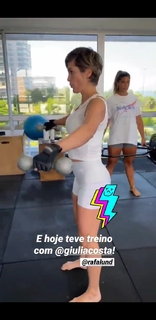 Flávia Alessandra feet photo thumbnail