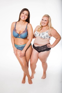 Ashley Graham feet photo thumbnail
