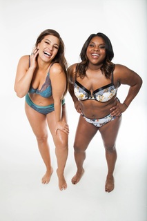 Ashley Graham feet photo thumbnail