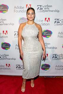 Ashley Graham feet photo thumbnail