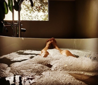 Jennie Garth feet photo thumbnail