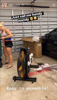 Amanda Saccomanno feet photo thumbnail