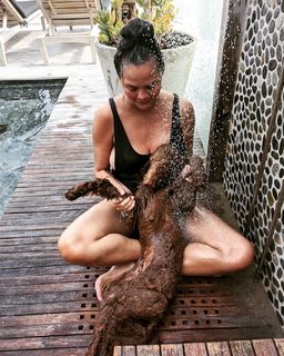 Chrissy Teigen feet photo thumbnail