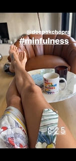 Brooke Burke feet photo thumbnail