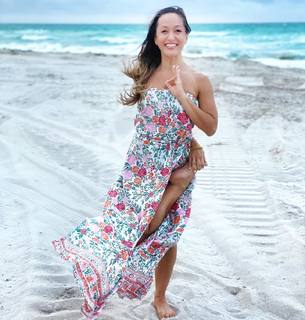 Kino MacGregor feet photo thumbnail