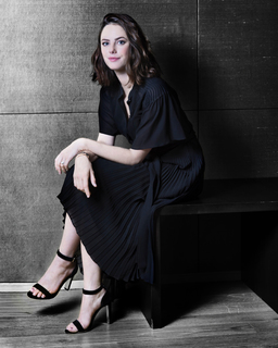 Kaya Scodelario feet photo thumbnail