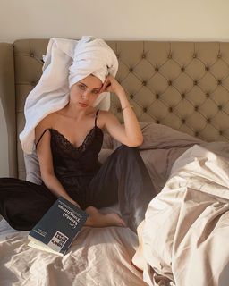 Xenia Tchoumitcheva feet photo thumbnail