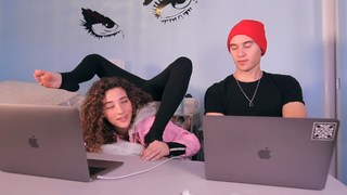 Sofie Dossi feet photo thumbnail
