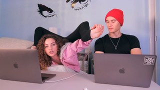 Sofie Dossi feet photo thumbnail