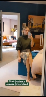 Ashley James feet photo thumbnail