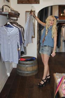 Lindsay Lohan feet photo thumbnail
