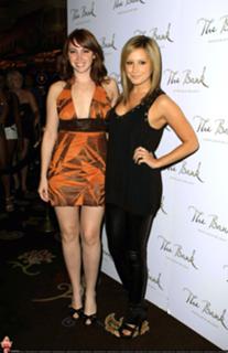 Ashley Tisdale feet photo thumbnail