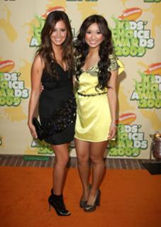 Ashley Tisdale feet photo thumbnail