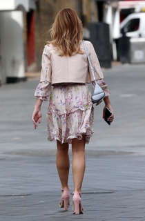Amanda Holden feet photo thumbnail