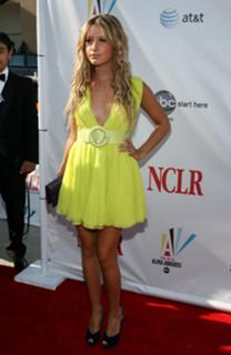 Ashley Tisdale feet photo thumbnail
