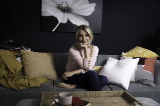 Julianne Hough feet photo thumbnail